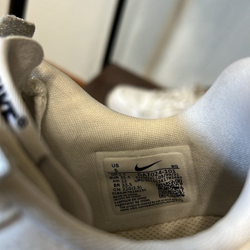 Women’s Nike Air Forces - Picture 2 of 8